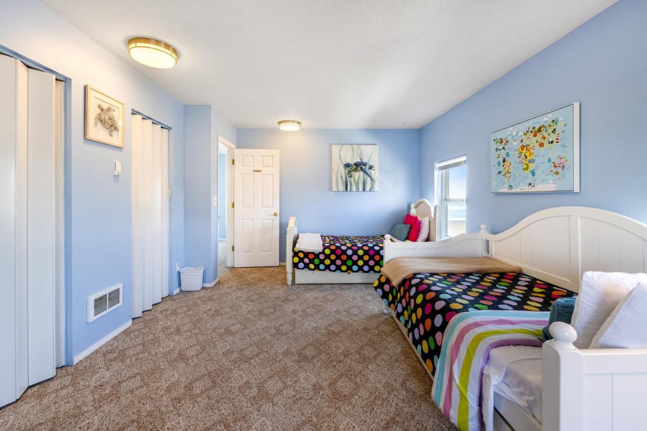 Ace'S Beach House Rockaway Beach Esterno foto